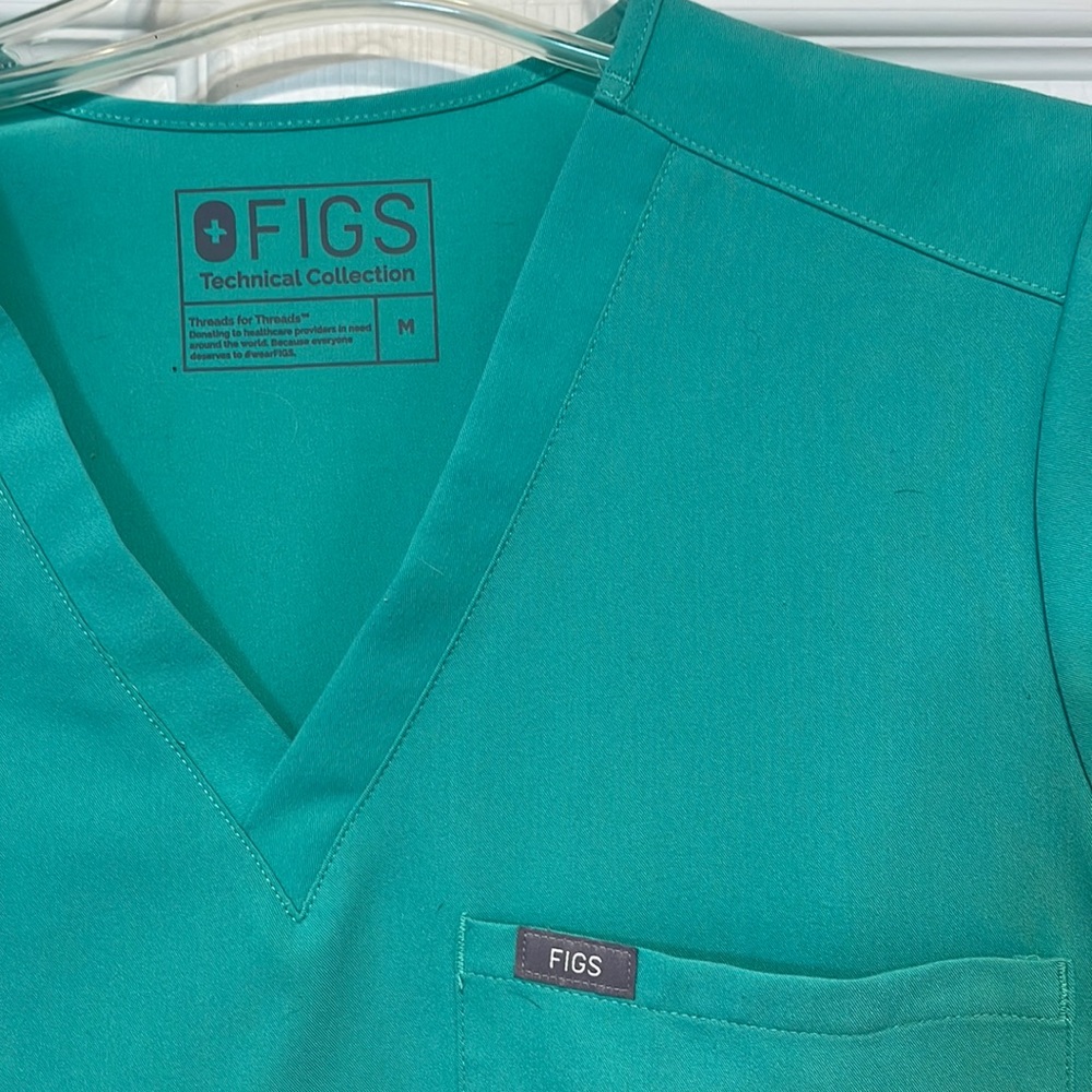 Worn ONCE. Beautiful best brand out there. Surgical green.
